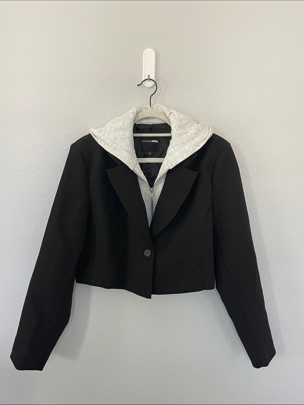 Fashion Nova Carly Hooded Cropped Blazer L Black Gray NWT Shoulder Pads